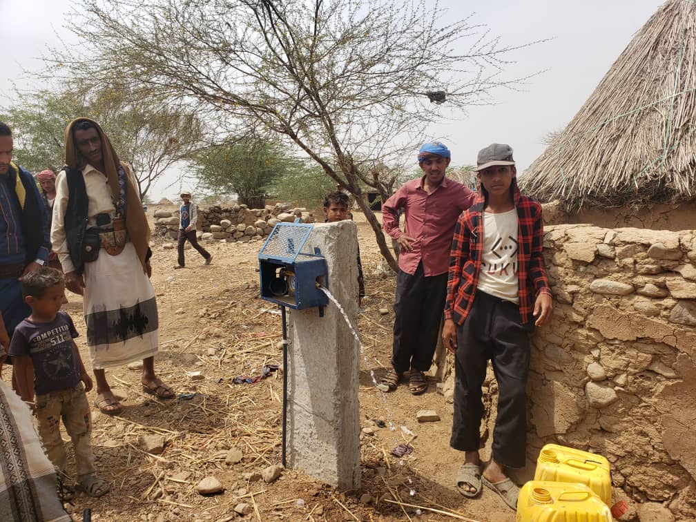 SFDYemen's tweet photo. مشروع متكامل واحد أنهى هماً يوميا ل2590 شخصا في جلب الماء من مصدر بعيد. في قرية الرافعي شديدةالحرارة، المغلاف #الحديدة 

المكونات
☑️وحدة ضخ
☑️خزان75م3
☑️-منظومة كمبيوتر 
☑️-شبكة كاملة
☑️370 عدادمنزلي والتوصيلات
☑️غرفة ادارة مؤثثة
☑️تدريب ادارة المشروع

تمويل @KfW_FZ_int @BMZ_Bund https://t.co/4GW2BoztgD