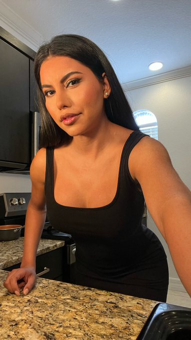 Ready for a long shift at work 💜 https://t.co/YxTBy3Yll5