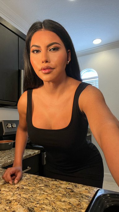 Ready for a long shift at work 💜 https://t.co/YxTBy3Yll5