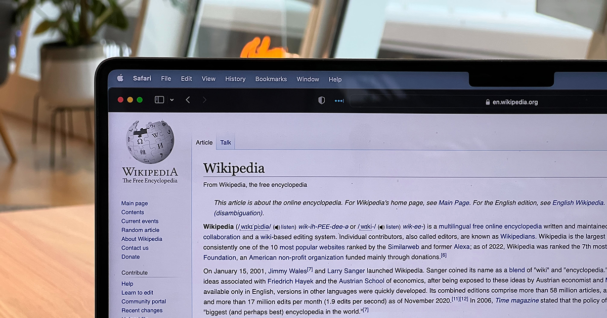 There are many dimensions to bias. @UW & @LTIatCMU researchers led by #UWAllen professor Yulia Tsvetkov earned the @Wikimedia 2023 Research Award of the Year for advancing a novel methodology for analyzing them in @Wikipedia biographies: news.cs.washington.edu/2023/08/21/wik… #NLProc #CSforGood