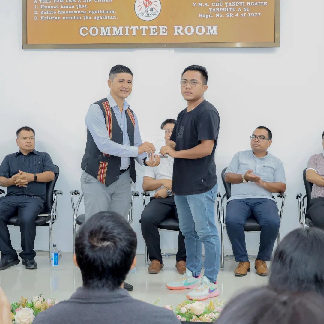 RamhlunYma's tweet photo. (1) Ramhlun South Branch YMA Library Sub - Committee leh Ramhlun Weekly tangkawp Article in ziahsak lawmman dawngtu te.

📸@patrixpix_
#rsymalibrary
#Statelibrary https://t.co/fmceSZ8ryz