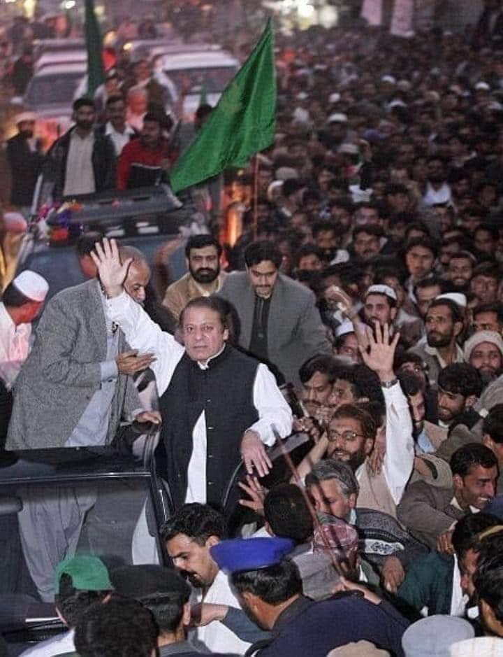 اتفاق فاؤنڈری 1935 میں لگی
 ماڈل ٹاؤن کے گھر 1959 میں بنے دبئی سٹیل مل1978 رمضان شوگر مل1978 اور چوہدری شوگر مل 1982 میں لگی 60/70کی دہائی میں شریف فیملی ارب پتی تھی نوازشریف 1985 میں سیاست میں آئے
ارب پتی نوازشریف کو چور کہنے والو بتاؤ 25 سال پہلے تم کیا تھے ?