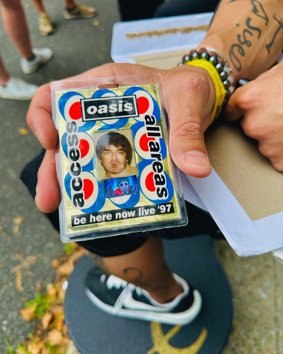 Be Here Now turns 26! Noel Gallagher's BHN tour AAA pass. Picture was actually made for a "self portrait" project. To take a pic that describes who you are without your face. This was the result. Kicking up a storm...❤️ #oasismusic #oasisbeherenow #noelgallagher #liamgallagher