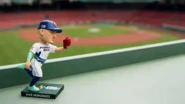 ChrisCotillo's tweet photo. LAST CALL: Zoom workshop for aspiring sportswriters starts tonight. Come learn how to break news, get sources, write stories. Email bychriscotillo@gmail.com for pricing/details. 

Oh, also, RT this for a chance to win the Kiké bobblehead seen here. Random drawing at 7. https://t.co/6CeTctzhPB
