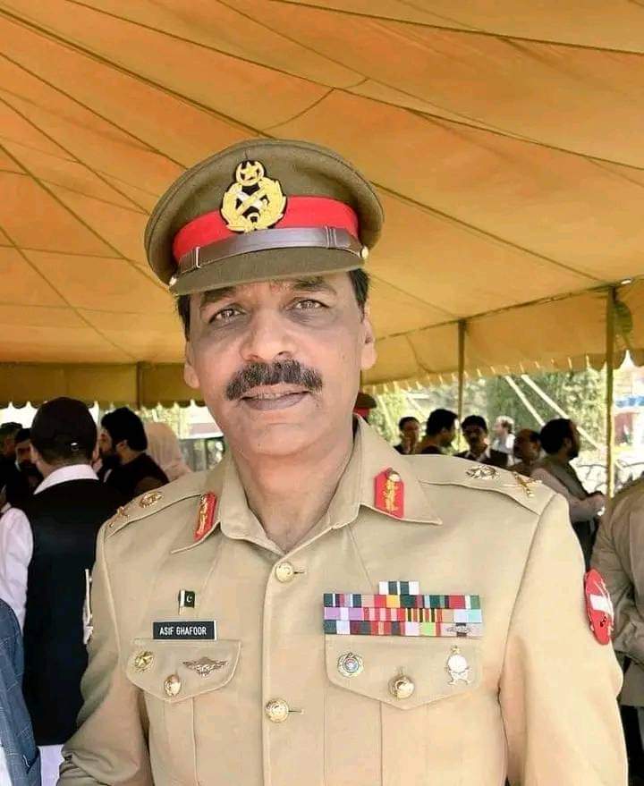 ihammas_h's tweet photo. The one who is burning his eyes for bringing peace &amp; stability in Balochistan. 🇵🇰 ♥️

@peaceforchange 
#LtGenAsifGahfoor
#Balochistan
#DGISPR
#CORPCOMMANDER https://t.co/NJaTnnV1BI