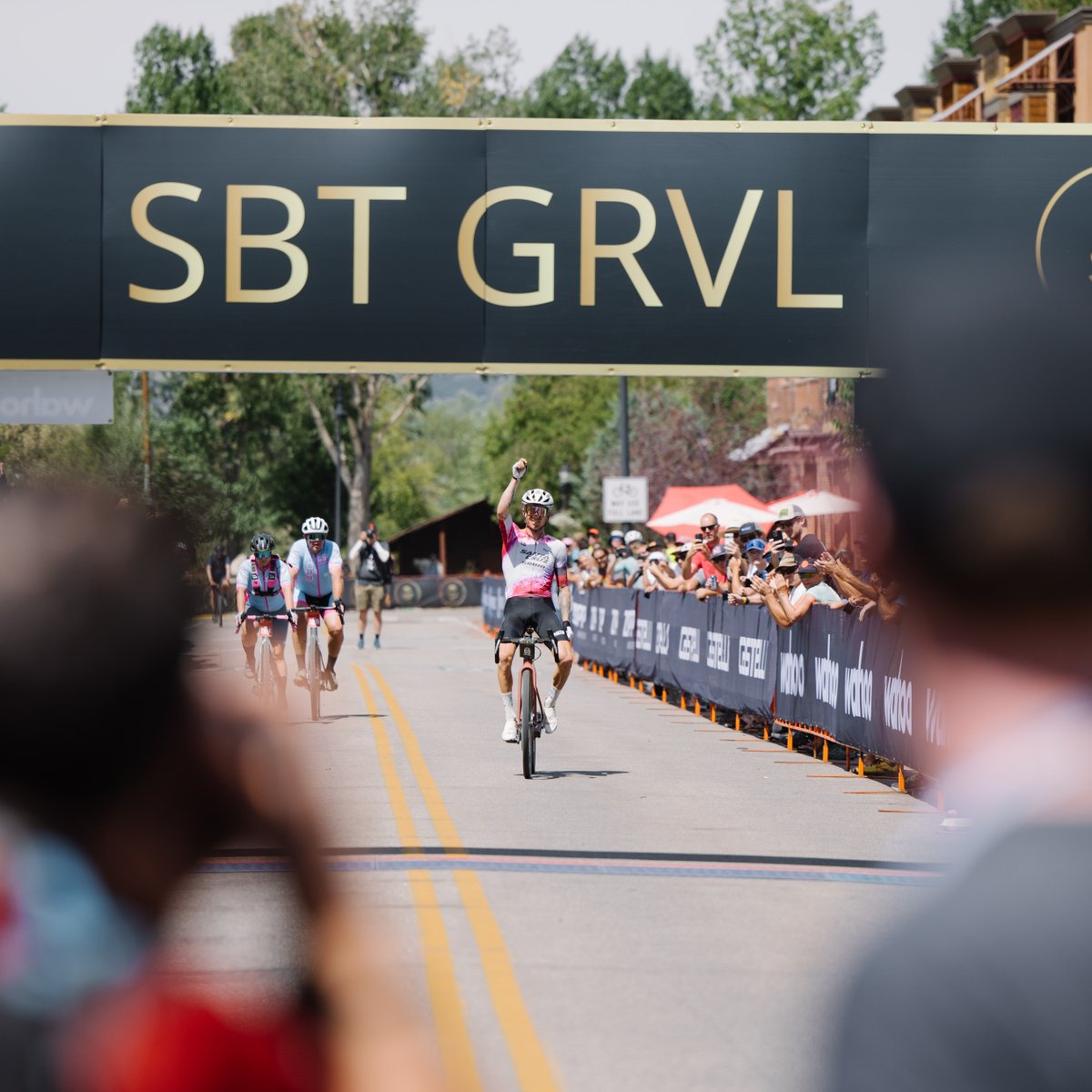 Strava's tweet image. SBT GRVL 💯

Old records fell, mountains were conquered and MAJOR kudos were dished out at @sbtgrvl 🚵

Congrats to all finishers - despite treacherous terrain, you can rest easy today knowing you gave it your all. Yes - we’re telling you to take a rest day!

📸 @roszko