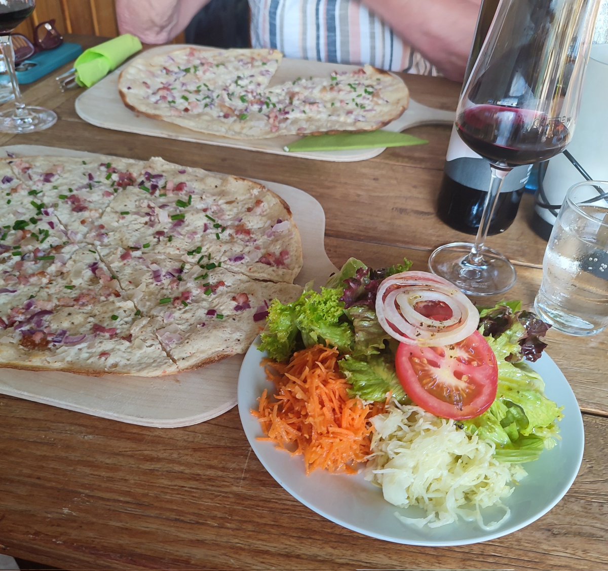 Some folk can be sniffy about Dornfelder but when you find a little family winery by the Mosel which takes pride in its work then it can be a lovely summer evening wine to go with flammkuchen and salad