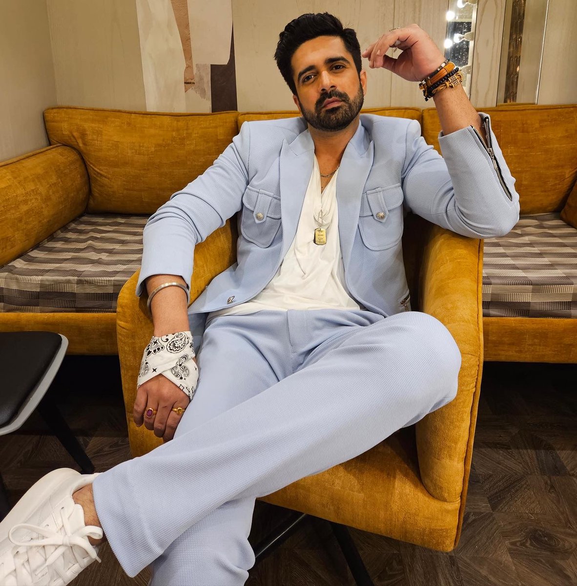 Our #HeroNo1.Your Journey of bigg boss is full of ups and down.We really like you how genuine u r and your friendship to. You always forgive what people has down with u and give your best in your friendship. @avinashsachdev4.

HBD AVINASH SACHDEV
#AvinashSachdev #AvinashKiPaltan