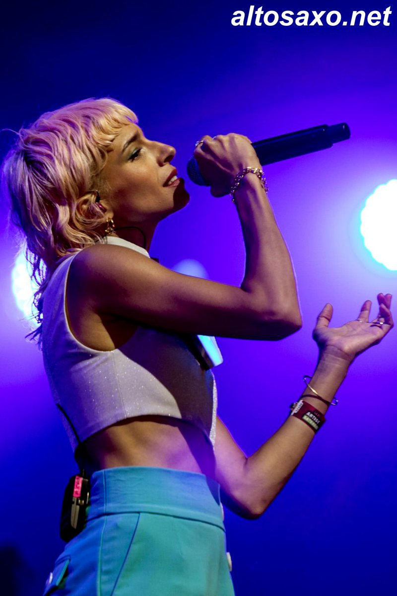 AltosaxoMusic's tweet image. Flore Benguigui of L'Impératrice performs live at Lowlands Festival 2023 at Walibi Holland Biddinghuizen in Netherlands on August 19, 2023. #LImperatrice #FloreBenguigui #LLFest #LL23 #LowlandsFestival #Lowlands2023 #altosaxonet 
ALTOSAXO Music Apparel
altosaxo.net