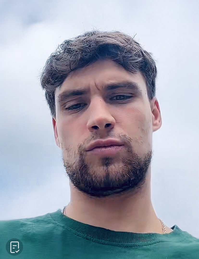 RobinScrutton's tweet photo. I have never seen a more amazingly sexy human being in my life! LOOK AT HIM!!! 🔥👑🔥And I’ve never been more impressed by anyone the way that I am by him! His vibe is so strong! I love him right in my soul ❤️❤️ #Thatscruff #Williamwhite #Whiteyynation 😘 https://t.co/F9nM74VWNZ