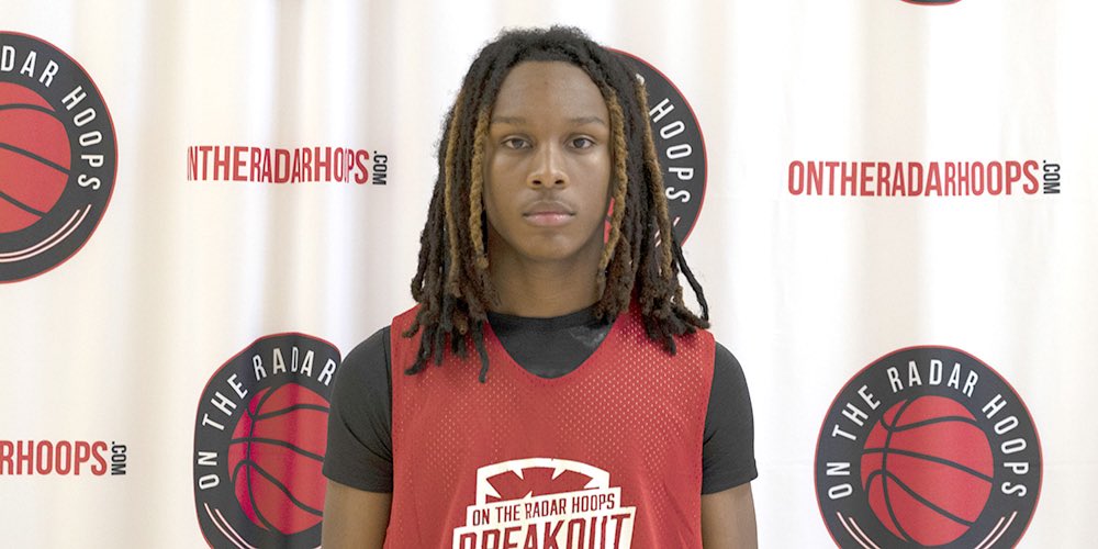OntheRadarHoops's tweet photo. Jahkiel Mahon @jaymahon11 used ball fakes to get defenders looking the wrong way and set up his next move. 

STORY:

https://t.co/lgRaIAz8Ss https://t.co/NtlCudt6tM
