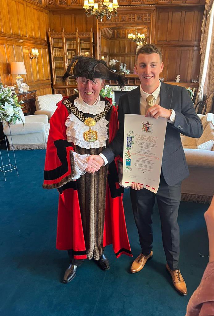 An honour to be awarded the Freedom of Bradford today! 🎓🏠