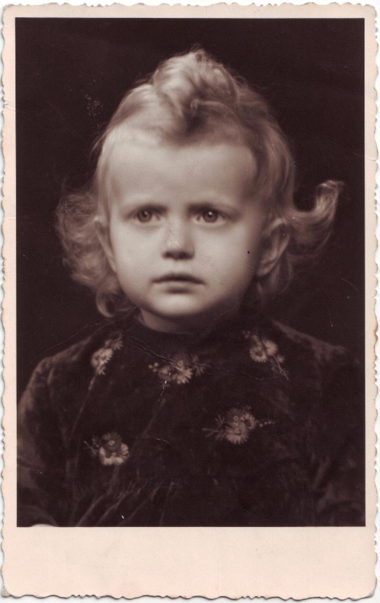 AuschwitzMuseum's tweet photo. 21 August 1935 | A Czech Jewish girl, Aviva Becková, was born.

On 23 January 1943 she was deported from #Theresienstadt ghetto to #Auschwitz. She did not survive. https://t.co/BVZXEeiOy8