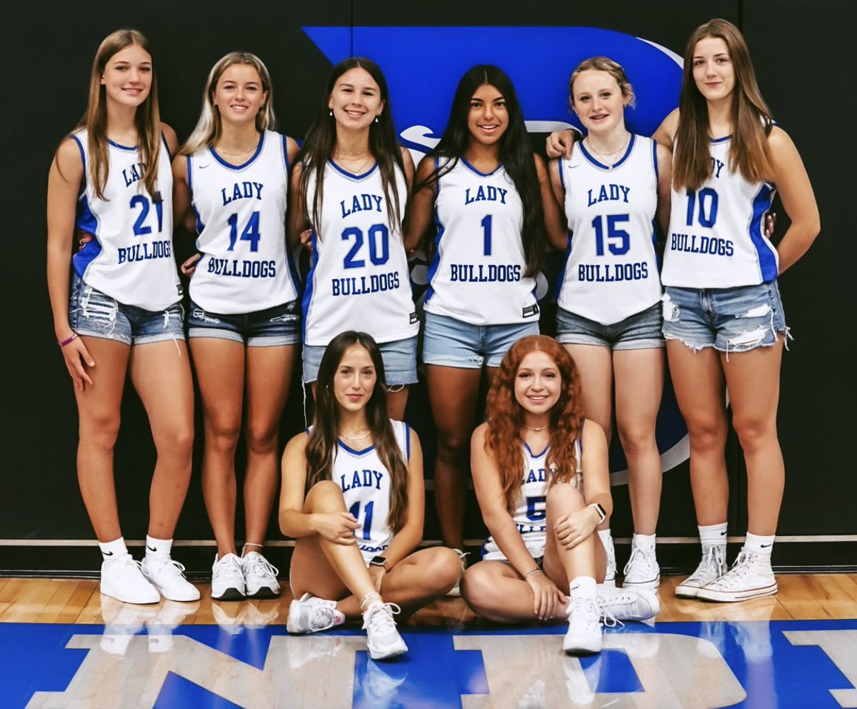 BanderaLadyHoop's tweet photo. Returning varsity lady bulldogs! https://t.co/roMhS3a16y