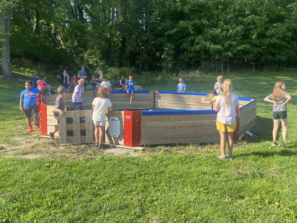 BathElementary's tweet photo. Great fun at the ⁦@bath_pta Back to School Picnic! It was a great opportunity for our families to visit  and for our students to meet new friends. ⁩ https://t.co/tmh9VOvQDj