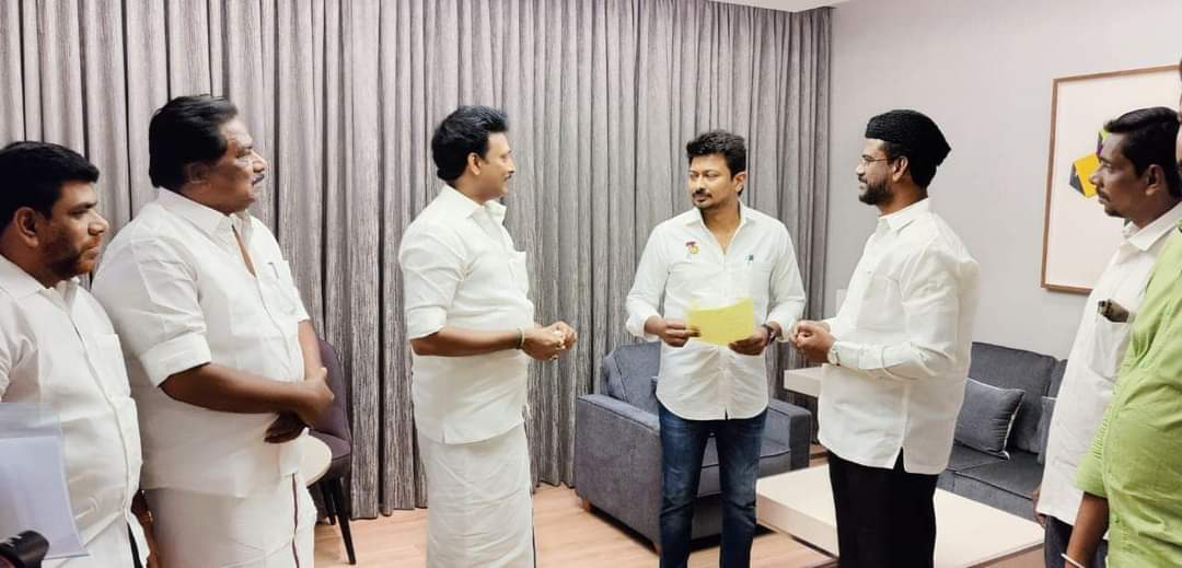 tmmkhqofficial's tweet image. விளையாட்டு மற்றும் இளைஞர் நலன் துறை மாண்புமிகு அமைச்சரை சந்தித்து கோரிக்கை மனு அளித்த மமக பொதுச்செயலாளர் 

@Udhaystalin
@Anbil_Mahesh
#mmkitwing #mmkmla #abdulsamadmla #UdhayanidhiStalin #AnbilMaheshPoyyamozhi 
#TMMKMEDIA

m.facebook.com/story.php?stor…