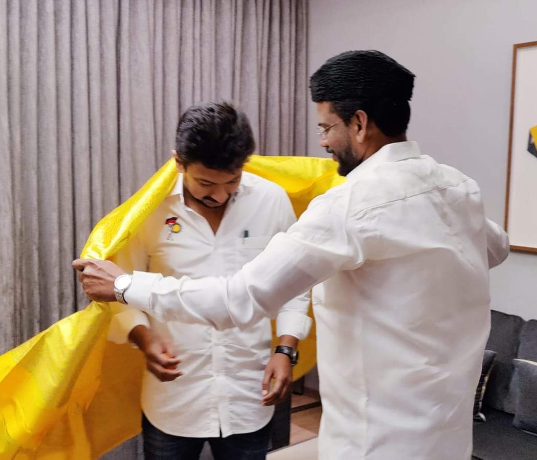 tmmkhqofficial's tweet image. விளையாட்டு மற்றும் இளைஞர் நலன் துறை மாண்புமிகு அமைச்சரை சந்தித்து கோரிக்கை மனு அளித்த மமக பொதுச்செயலாளர் 

@Udhaystalin
@Anbil_Mahesh
#mmkitwing #mmkmla #abdulsamadmla #UdhayanidhiStalin #AnbilMaheshPoyyamozhi 
#TMMKMEDIA

m.facebook.com/story.php?stor…