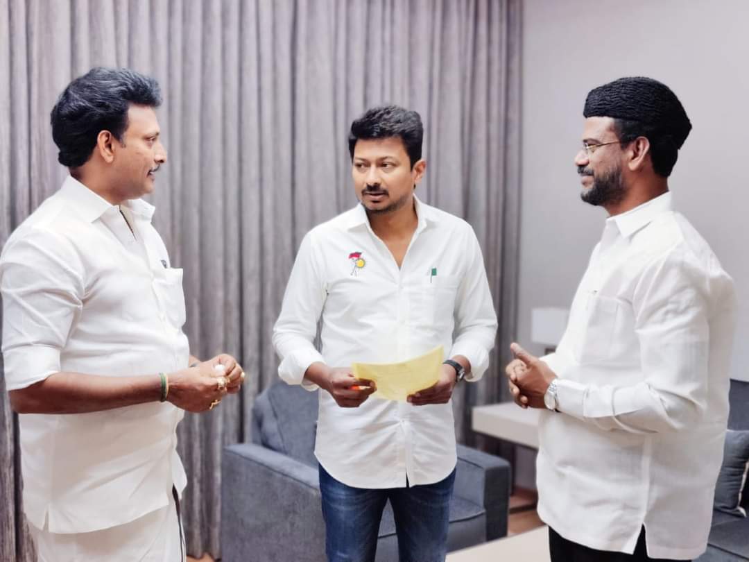 tmmkhqofficial's tweet image. விளையாட்டு மற்றும் இளைஞர் நலன் துறை மாண்புமிகு அமைச்சரை சந்தித்து கோரிக்கை மனு அளித்த மமக பொதுச்செயலாளர் 

@Udhaystalin
@Anbil_Mahesh
#mmkitwing #mmkmla #abdulsamadmla #UdhayanidhiStalin #AnbilMaheshPoyyamozhi 
#TMMKMEDIA

m.facebook.com/story.php?stor…