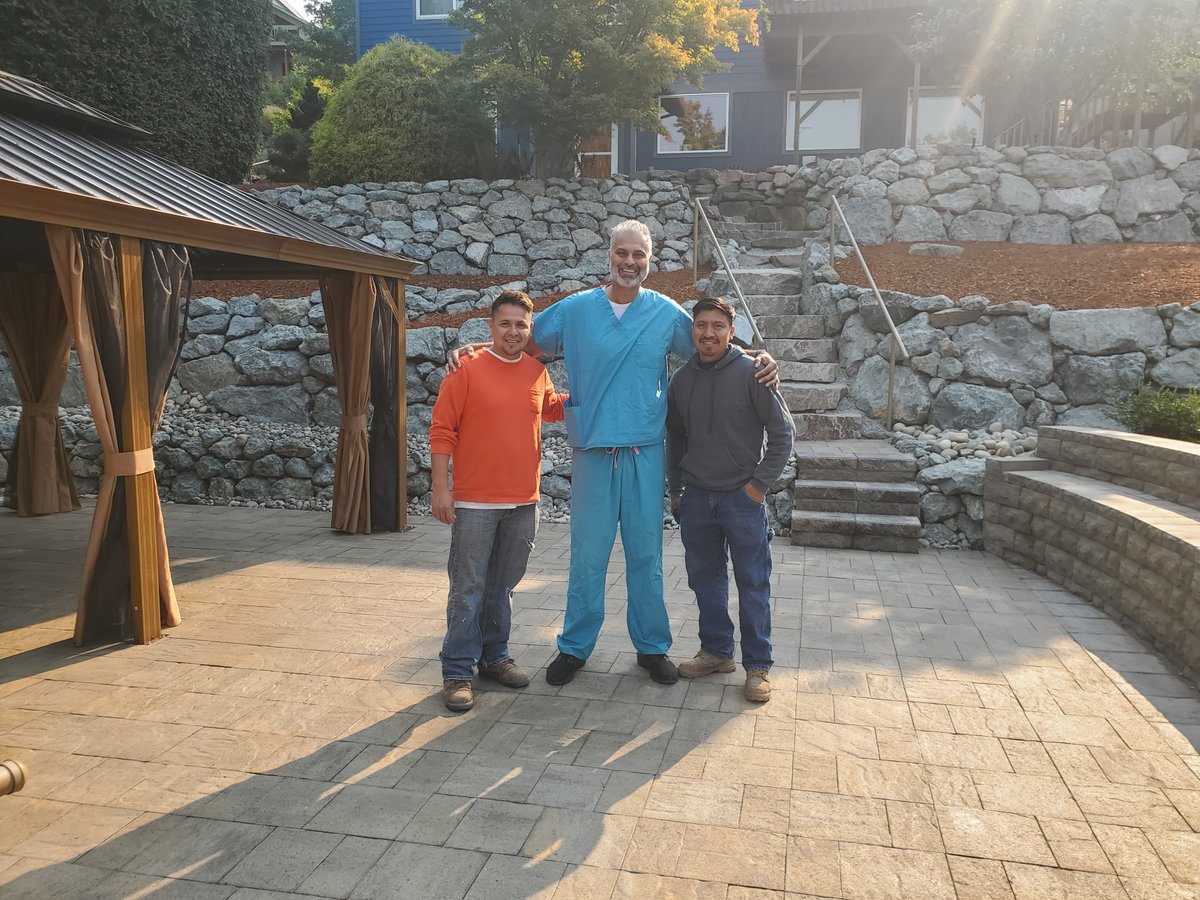 GreenEarth_WA's tweet image. The best part about this picture?... The customers smile! #landscaping #landscapeservice #happycustomer #bellinghamwa #greenearthlandscapes #beautiful #paver #firepit #yardideas #hardscaping