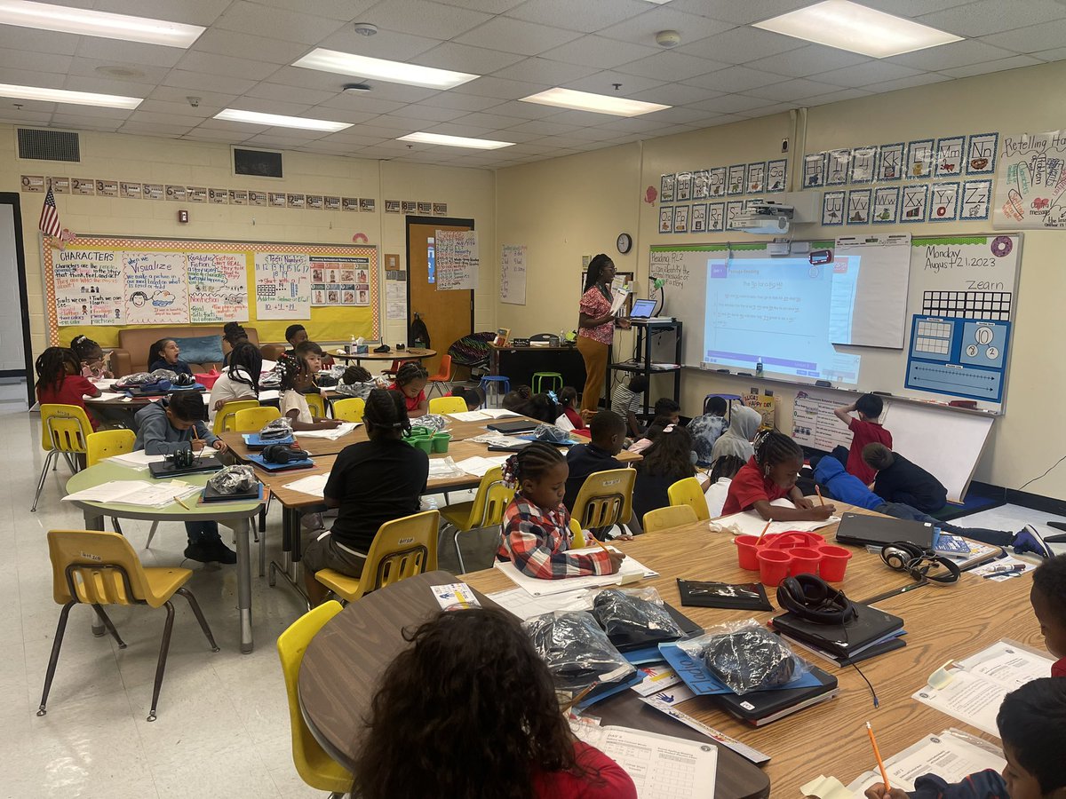DrSmileyIsLit's tweet photo. These teachers are true team players!! Their partner teachers were out today! That’s ok!! Thier grade level partners kept the LIT party going! #Kindergarten #FirstGrade #ParklaneSoars @Brandi_Nichols_ @Parklane_Eagles @DrTamaraCandis @teachcarters2 #95PCP https://t.co/yGtuF7trlL