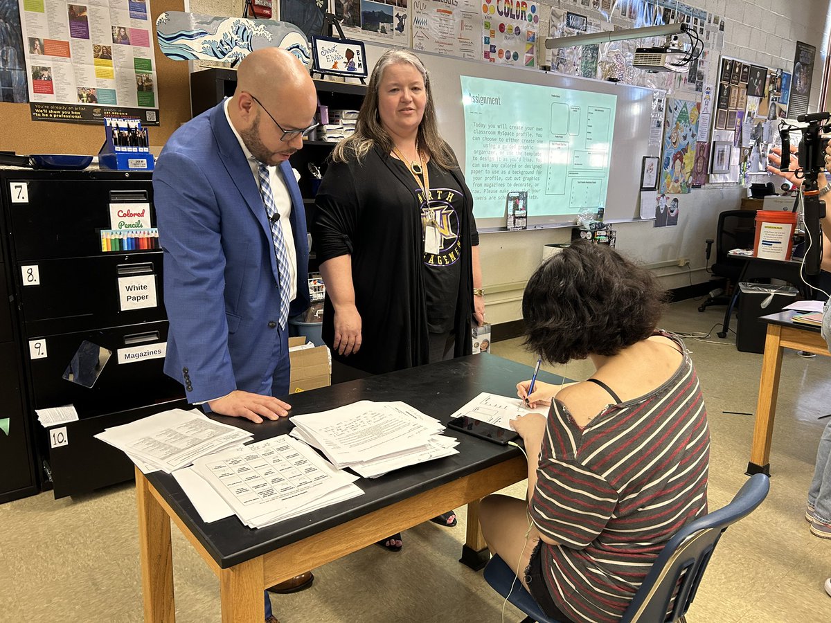 dps_k12's tweet photo. ๐The learning is well underway at @DenverNorthHigh! Students are working hard on their first assignments of the year.๐#FirstDayDPS https://t.co/DYHg3gU3Ox