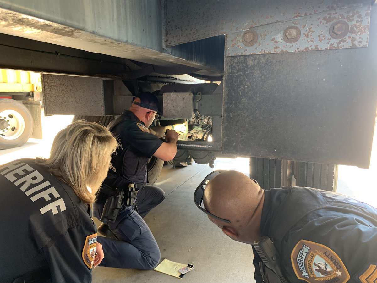Last week our CMV Unit worked with our partners <a href="/LaPortePolice/">La Porte Police</a>. We applaud those drivers who are in compliance with Federal Motor Carrier Stds. We are also committed to keeping our roadways safe &amp; putting unsafe vehicles out of service. <a href="/HCSOTexas/">HCSOTexas</a> <a href="/HCSOChiefTommyD/">Tommy Diaz</a> @HCSO_ChiefLee