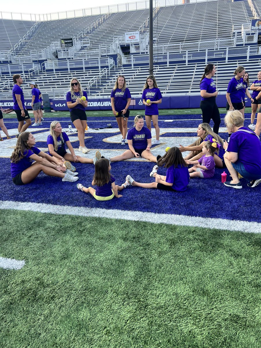 Thank you to all of our friends and fans who came out to the “Meet The Dukes” event this past Saturday evening!! We loved meeting and interacting with so many of you!! #GoDukes💜