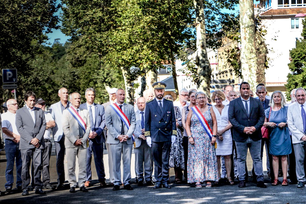 Prefet09's tweet photo. Simon Bertoux nouveau préfet de l'#Ariège a officiellement pris ses fonctions à l'occasion d'une cérémonie qui s'est déroulée à Foix en présence des services de l'État, des élus et des personnalités civiles et militaires du département https://t.co/nLju0GSXw0 https://t.co/3Q8qOl9Qk4