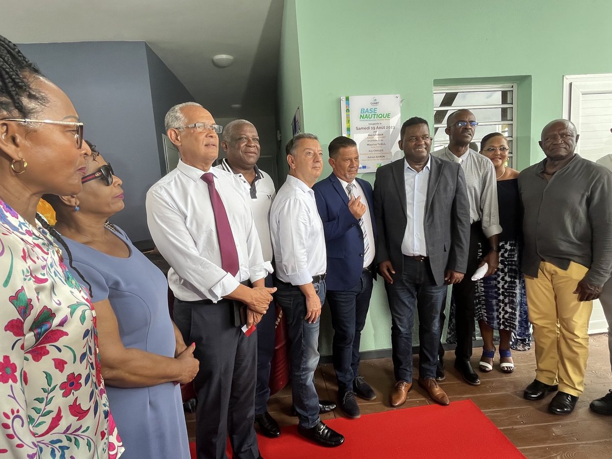 Inauguration de la Base nautique de Sainte Rose. Le Maire, les Présidents de Région et du Département, l’État, les associations et la population. 2 champions Internationaux ont été récompensés pour leurs nombreux exploits. Félicitations