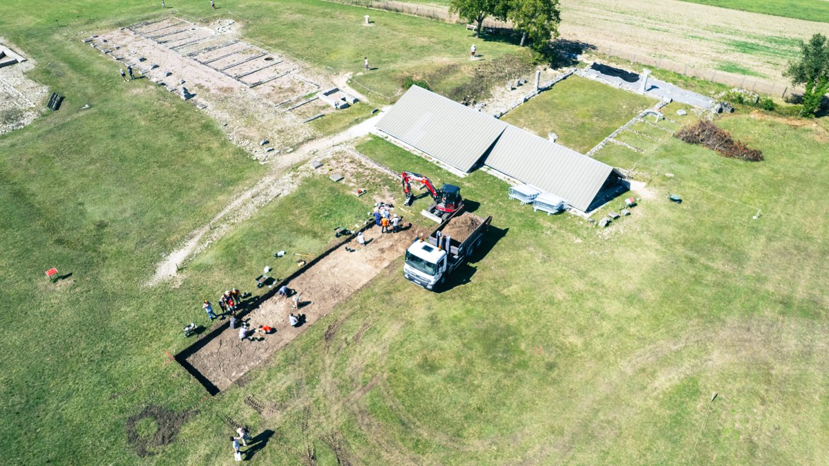 #Archéologie #Alésia 
Les fouilles ont repris à Alésia aujourd'hui avec @univbourgogne <a href="/UMRARTEHIS/">ARTEHIS</a> @AliseSteReine et le soutien financier du <a href="/CD_CotedOr/">Côte-d'Or</a>.