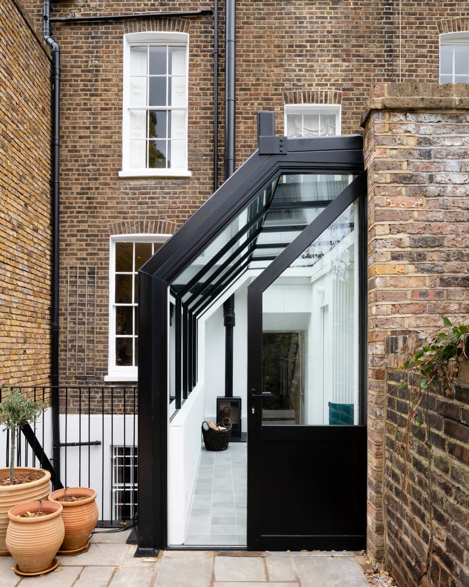 cantifix's tweet photo. Extensions can be designed to stand out or blend in with the original building.

Which style do you prefer?

#Homeextension #ModernArchitecture #Victorianterrace #GlassExtension #StructuralGlass #ArchitecturalGlazing #ResidentialArchitecture https://t.co/qRLVeUW2E0