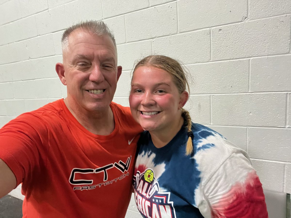 Miranda46217953's tweet photo. Coach Phil has been my hitting and catching coach for 10 years. He has truly made me the player I am today. I had my last hitting practice with him today before I leave for college. I thank him for taking me in as one of his own and pushing me to go do bigger and better things. https://t.co/5g32BgOm3Z