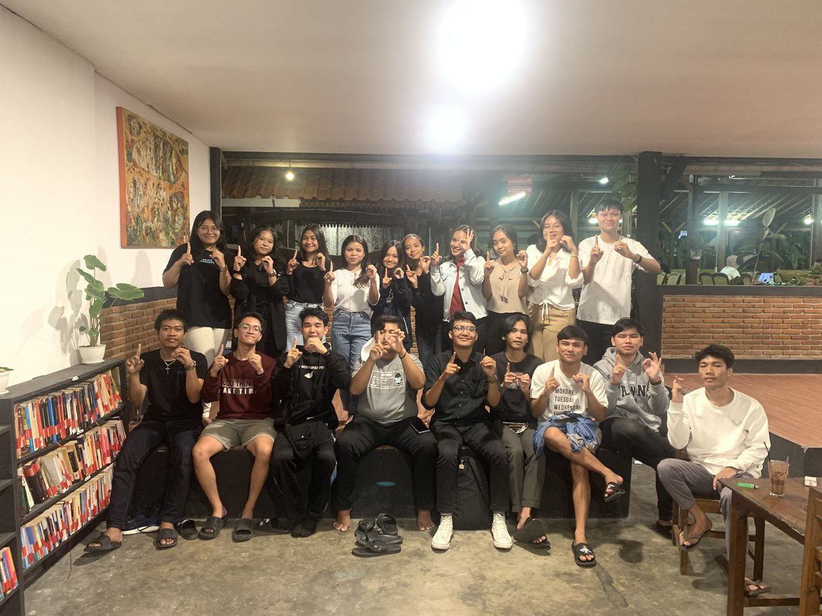seva739519's tweet photo. Kelompok 10 Arthur pigou #Pekafe2023 https://t.co/TjytYEydVH