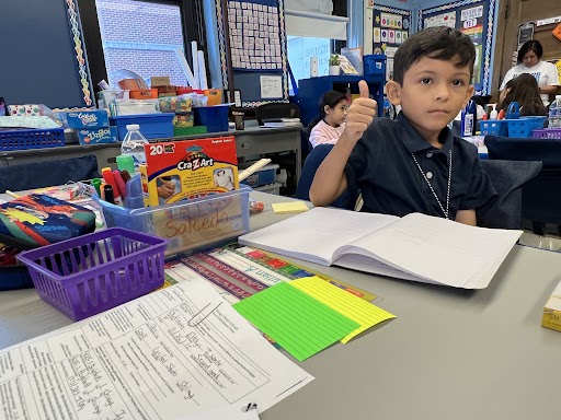 Students and staff at Brighton Park Elementary School are all smiles on the first day of school! Have a great school year Eagles. 
#CPSFirstDay #TheBestAreWithCPS