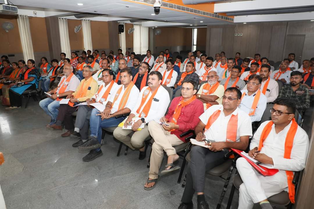 devendrasinh162's tweet photo. #મહેસાણા જિલ્લા ભાજપ દ્વારા આયોજિત મતદાતા ચેતના અભિયાન કાર્યશાળા @kamlam mehsana https://t.co/BjKdqnazVF