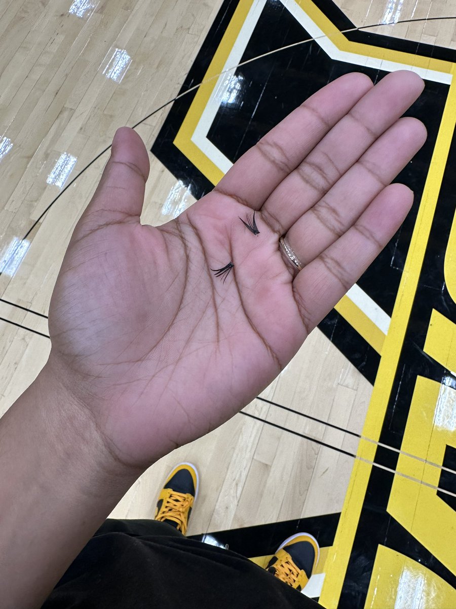 owensdev13's tweet photo. “Coach can you hold these for me? I’m gonna need them later.”

I LOVE being a girls basketball coach. 
😂🏀😂🏀😂 https://t.co/80Nx0R7KNu