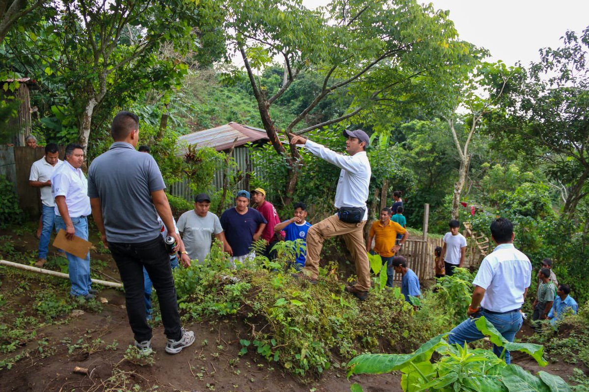 misol140's tweet photo. El sueño de contar con sus escrituras de propiedad, pronto será una realidad para las 38 familias de la comunidad Monte Sagrado, del municipio de Apaneca, técnicos del Sistema de @ViviendaSV informaron sobre el inicio del proceso de legalización. https://t.co/02O5OlHjm2