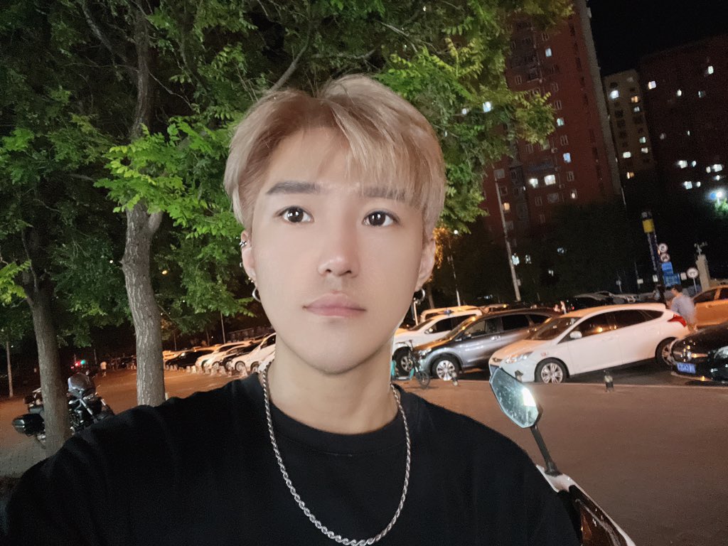 1chechengjun's tweet photo. 小伙气质猛如狼，一腔热血拍���膛 https://t.co/S8dpQ6NHCP