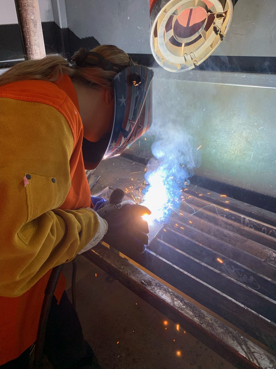 CEC_KY's tweet photo. At @OCTC_KCTCS TECH-X #KYSummerBridge, incoming students engaged in accelerated, flexible training programs focused on hands-on, project-based learning that leads to up to four multi-craft industry certifications #welding #machining #forklifts @cpepres @CPENews https://t.co/oZXjyHZgWg