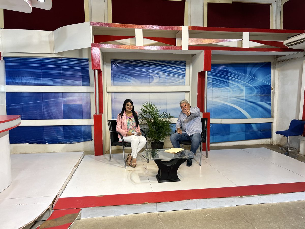 eduardopiate2's tweet photo. Celebramos los 15 años de Apure tv con un programa especial, estrenando nueva imagen y saliendo al aire por señal abierta desde hoy por el canal 30 ⁦@NicolasMaduro⁩ @dcabellor ⁦@delcyrodriguezv⁩ ⁦@PartidoPSUV⁩ ⁦@PSUVEnApure⁩ https://t.co/Yfyf4dDDSx