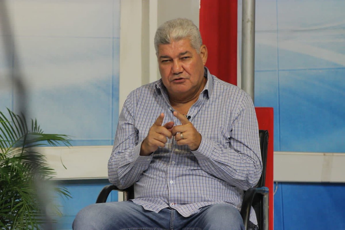eduardopiate2's tweet photo. Celebramos los 15 años de Apure tv con un programa especial, estrenando nueva imagen y saliendo al aire por señal abierta desde hoy por el canal 30 ⁦@NicolasMaduro⁩ @dcabellor ⁦@delcyrodriguezv⁩ ⁦@PartidoPSUV⁩ ⁦@PSUVEnApure⁩ https://t.co/Yfyf4dDDSx