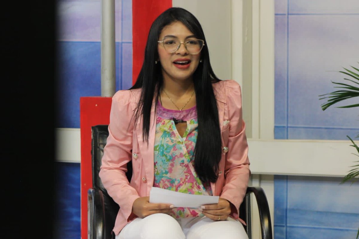 eduardopiate2's tweet photo. Celebramos los 15 años de Apure tv con un programa especial, estrenando nueva imagen y saliendo al aire por señal abierta desde hoy por el canal 30 ⁦@NicolasMaduro⁩ @dcabellor ⁦@delcyrodriguezv⁩ ⁦@PartidoPSUV⁩ ⁦@PSUVEnApure⁩ https://t.co/Yfyf4dDDSx