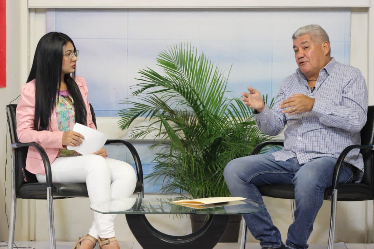 eduardopiate2's tweet photo. Celebramos los 15 años de Apure tv con un programa especial, estrenando nueva imagen y saliendo al aire por señal abierta desde hoy por el canal 30 ⁦@NicolasMaduro⁩ @dcabellor ⁦@delcyrodriguezv⁩ ⁦@PartidoPSUV⁩ ⁦@PSUVEnApure⁩ https://t.co/Yfyf4dDDSx