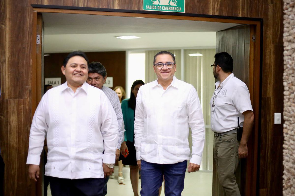 VICTOR HUGO LOZANO (@victorlozanop) on Twitter photo Envío mis felicitaciones al titular de la Fiscalía General del Estado de Yucatán (<a href="/fgeyucatan/">FGE Yucatán</a>), Mtro. Juan Manuel León León. ¡Mis mejores deseos! Envío mis felicitaciones al titular de la Fiscalía General del Estado de Yucatán (<a href="/fgeyucatan/">FGE Yucatán</a>), Mtro. Juan Manuel León León. ¡Mis mejores deseos!