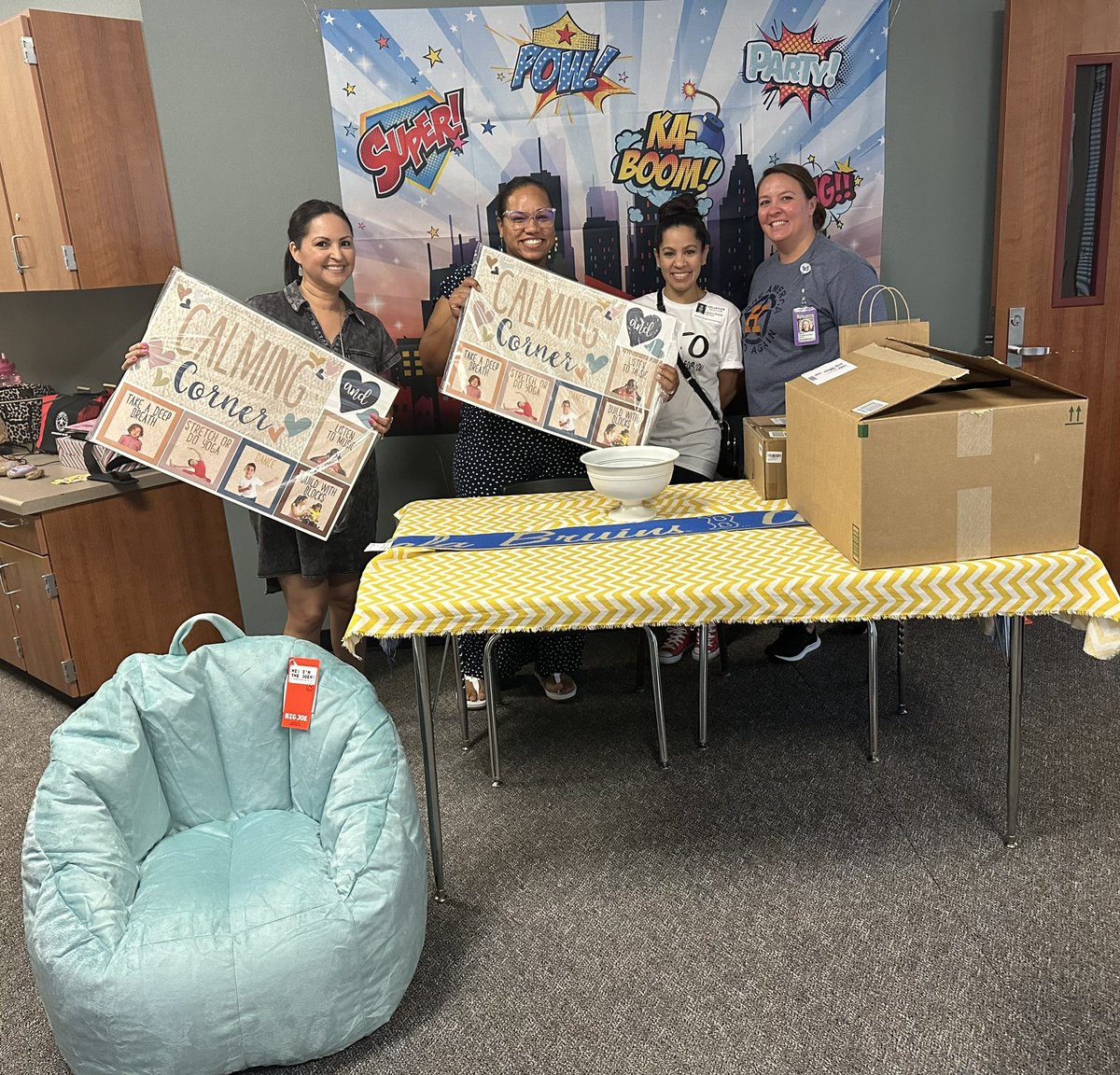 CThompson_ASE's tweet photo. WHEN I SAY BEST YOU SAY PARENTS! BEST! PARENTS! BEST PARENTS! Thank you so much @JESSICAJAYDA and @E_vln for sponsoring our calming corners! We can’t wait to make this vision come true for your ASE kiddos 🖤 @HumbleISD_ASE https://t.co/50Sd31g2jb