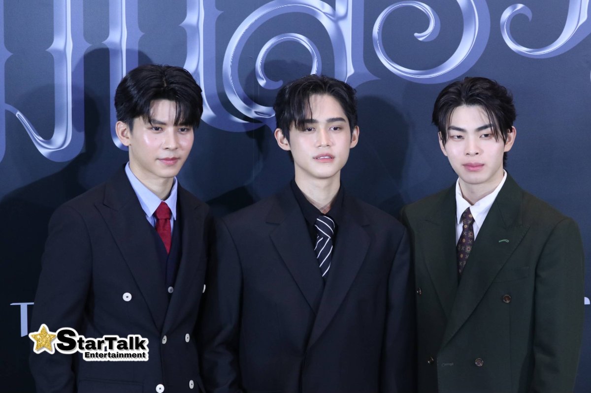 รวมเหล่ารุ่นพี่ในวงการบันเทิง อาทิเช่น ไอซ์ ศรัณยู, น้ำตาล ชลิดา, เซ้นต์ ศุภพงษ์ 
ร่วมเดินพรมแดง ในงาน "แมนสรวงปฐมทัศน์ : Lift The Curtain Gala Premiere" ✨✨

#Saintsup 
#แมนสรวง #ManSuang
#แมนสรวงปฐมทัศน์ #ManSuangGala