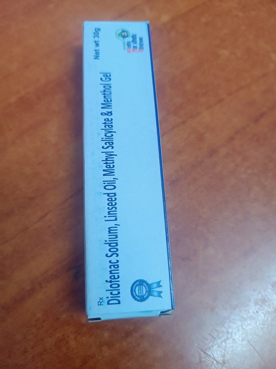 teakkadai1's tweet photo. முன்னர் குறிப்பிட்டு இருந்தது தான். மக்கள் மருந்தகத்தில் ஜெனிரிக் மருந்துகள் மிகக் குறைவான விலையில் கிடைக்கின்றன. வெளிச்சந்தையில் நூறு ரூபாய்க்கு மேல் விலையுள்ள டைக்லோபினாக் வலி நிவாரணி ஆயின்மெட்டுகள் 24 ரூபாய்க்கு கிடைக்கிறது. 

மன்மோகன் சிங் ஆட்சி காலத்தில் கருத்துருவாக்கம் பெற்று, தற்போது நாடெங்கும் ஏராளமான கடைகள் திறக்கப்பட்டு ஜெனரிக் மருந்துகள் குறைந்த விலையில் கிடைக்கச் செய்யப்பட்டுள்ளது.

தமிழ்நாடு மக்கள் கொடுக்கும் வரிப்பணம் மற்ற மாநிலங்களுக்கு வெகுவாக பயன்படுத்தப்படுகிறது. நாம் ஒன்றிய அரசின் ரயில் சேவையையும், தபால் சேவையையும் தொலைக்காட்சி, ரேடியோ சேவையையும் மட்டுமே பயன்படுத்தி வந்தோம். தற்போது ரயில் சேவையை மட்டுமே பெரிதும் பயன்படுத்துகிறோம். 

மத்திய அரசின் பல்கலைக்கழகங்களில் படித்தல், மத்திய அரசு பணிகளில் பங்கேற்றல்‌ போன்றவற்றிலும் ஈடுபட வேண்டும். முக்கியமாக அத்தி பூத்தாற்போல அவர்கள் செயல்படுத்தும் சில திட்டங்களில் பயனராக மாற முயல வேண்டும். 

தமிழ்நாட்டிற்கு என திட்டங்கள்தான் வராது. இது மாதிரி இருப்பதையாவது உபயோகப்படுத்திக் கொள்வோம்.