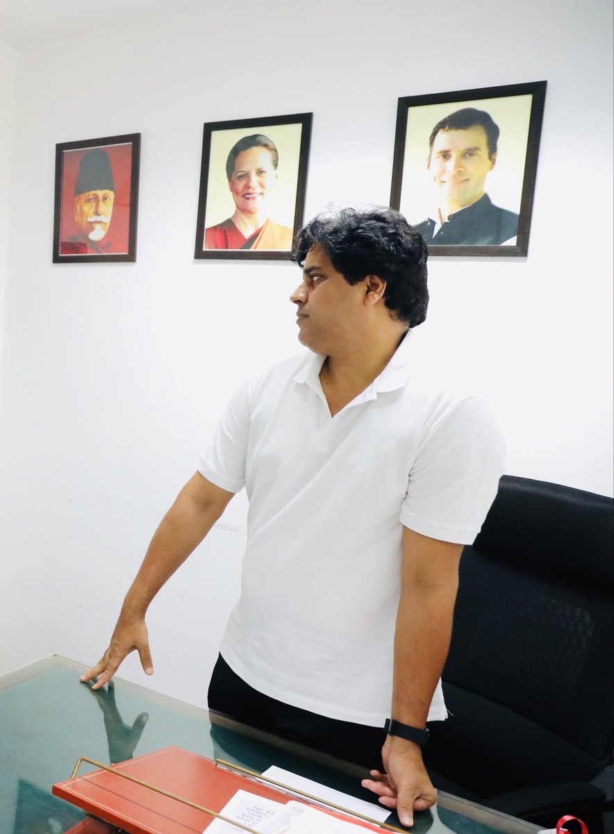 ShayarImran's tweet photo. नए दौर के चराग़ों तुम्हें कितनी हसरतों से
वो मकान तक रहे हैं जहॉं रौशनी न पँहुची।
-वसीम बरेलवी https://t.co/mVGFpNpCKe