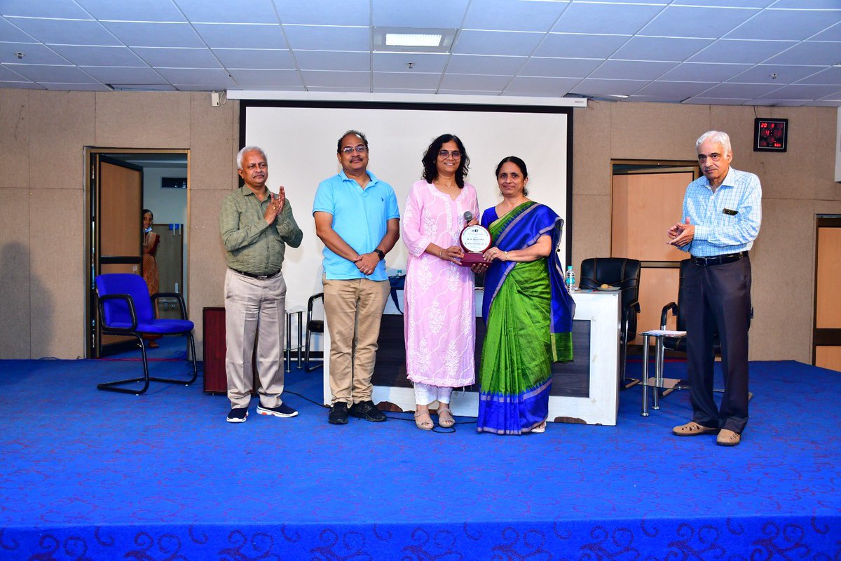 SwarnalathaGud2's tweet photo. Blessed to have Dr Vinay Sakhuja @Dr Gopalakrishnan Dr Sreelatha and  @DrNarayanprasad as examiner for the mock examination at NIMS. Loads of learning 🙏 @HydNephForum @DrPSVali @drmanishasahay @myadla @kiranmai_ismal @srikanthnephro @sreebhushan @Kalidindi28 @drpraveen85 https://t.co/I1mIkW0OiD