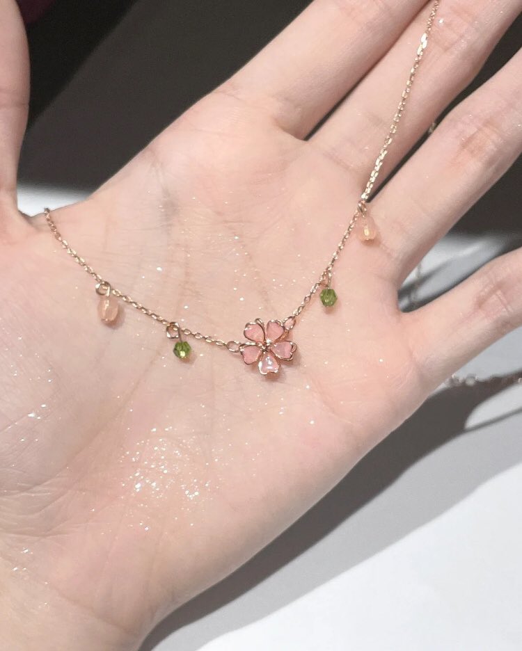 piinkibun's tweet photo. flower necklace https://t.co/YfcfxQo7XO